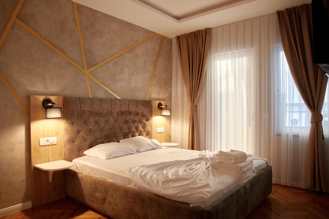Amico Hotel Pristina Exterior photo