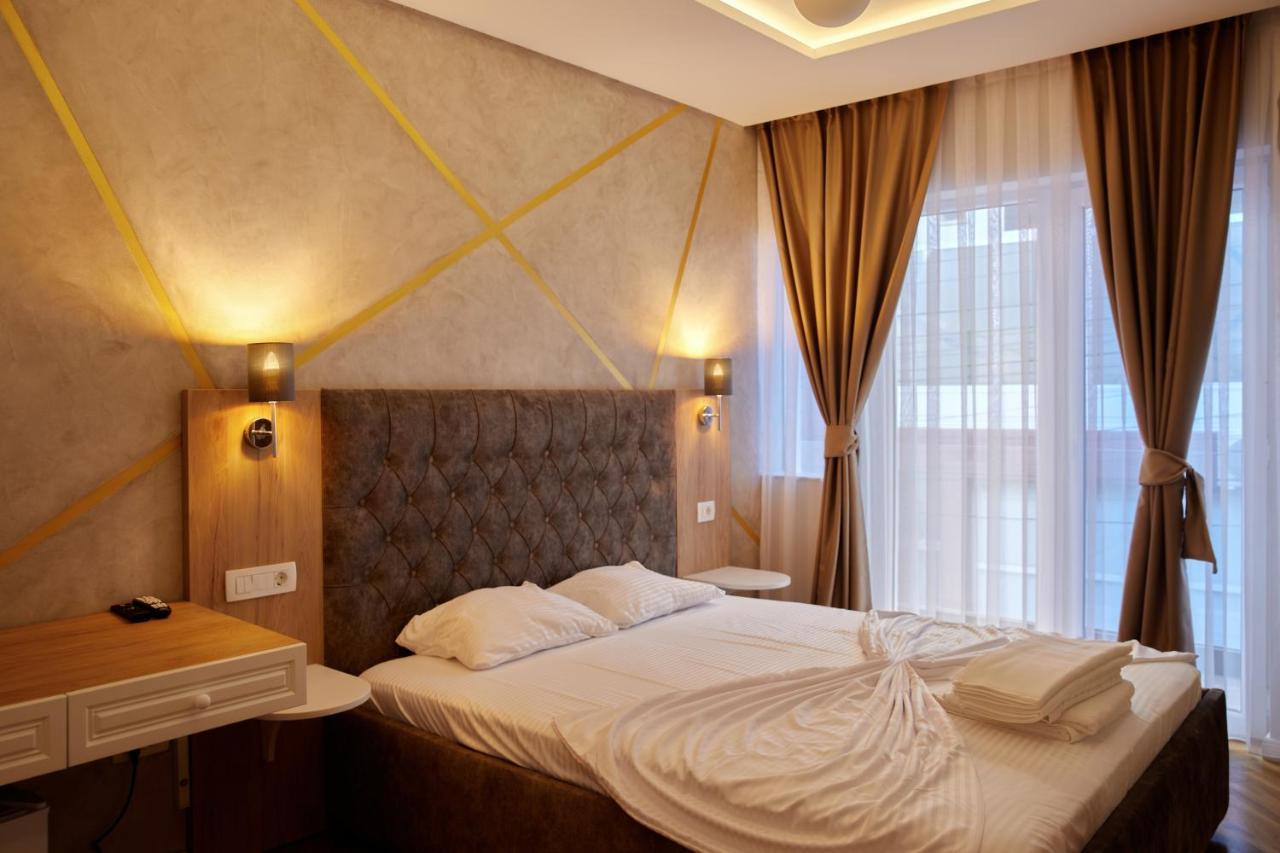 Amico Hotel Pristina Exterior photo