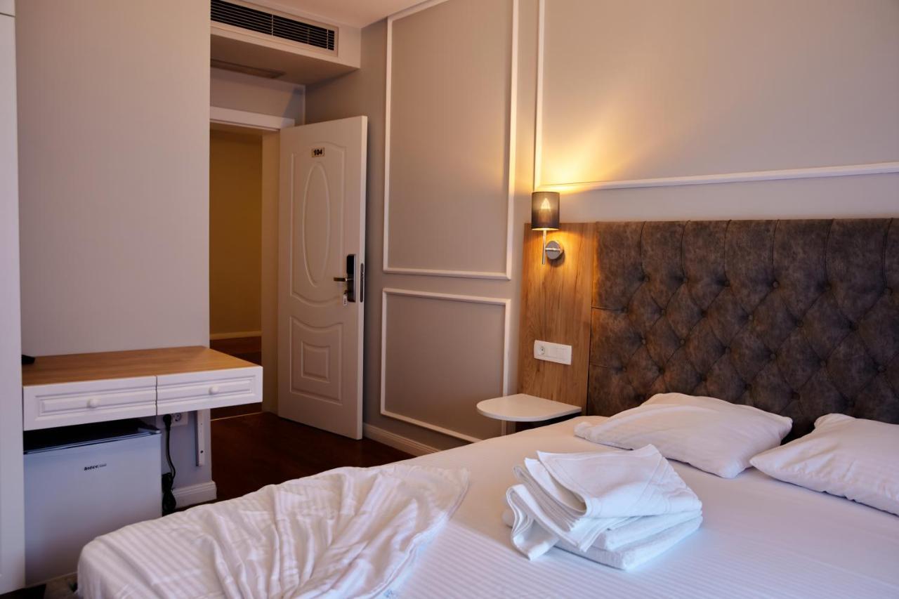 Amico Hotel Pristina Exterior photo