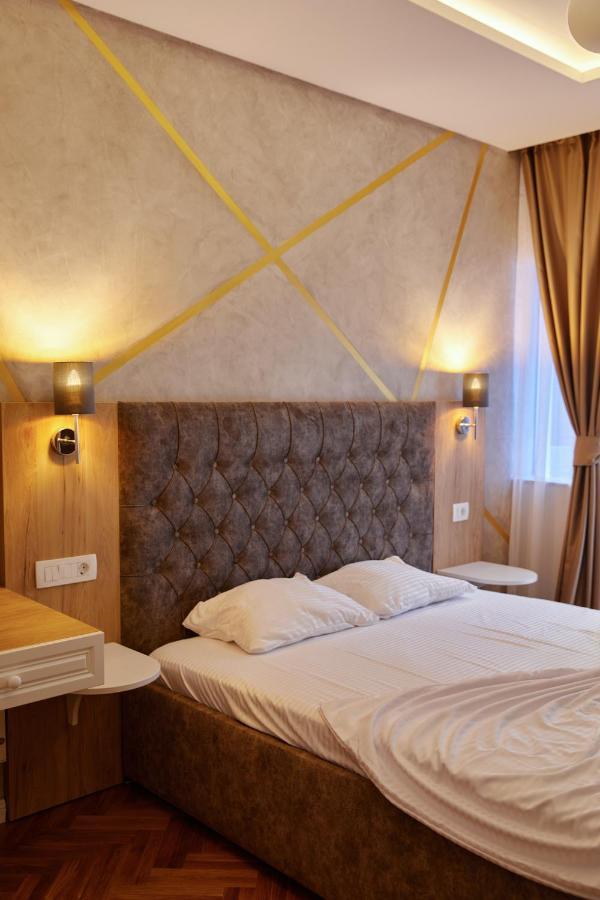 Amico Hotel Pristina Exterior photo