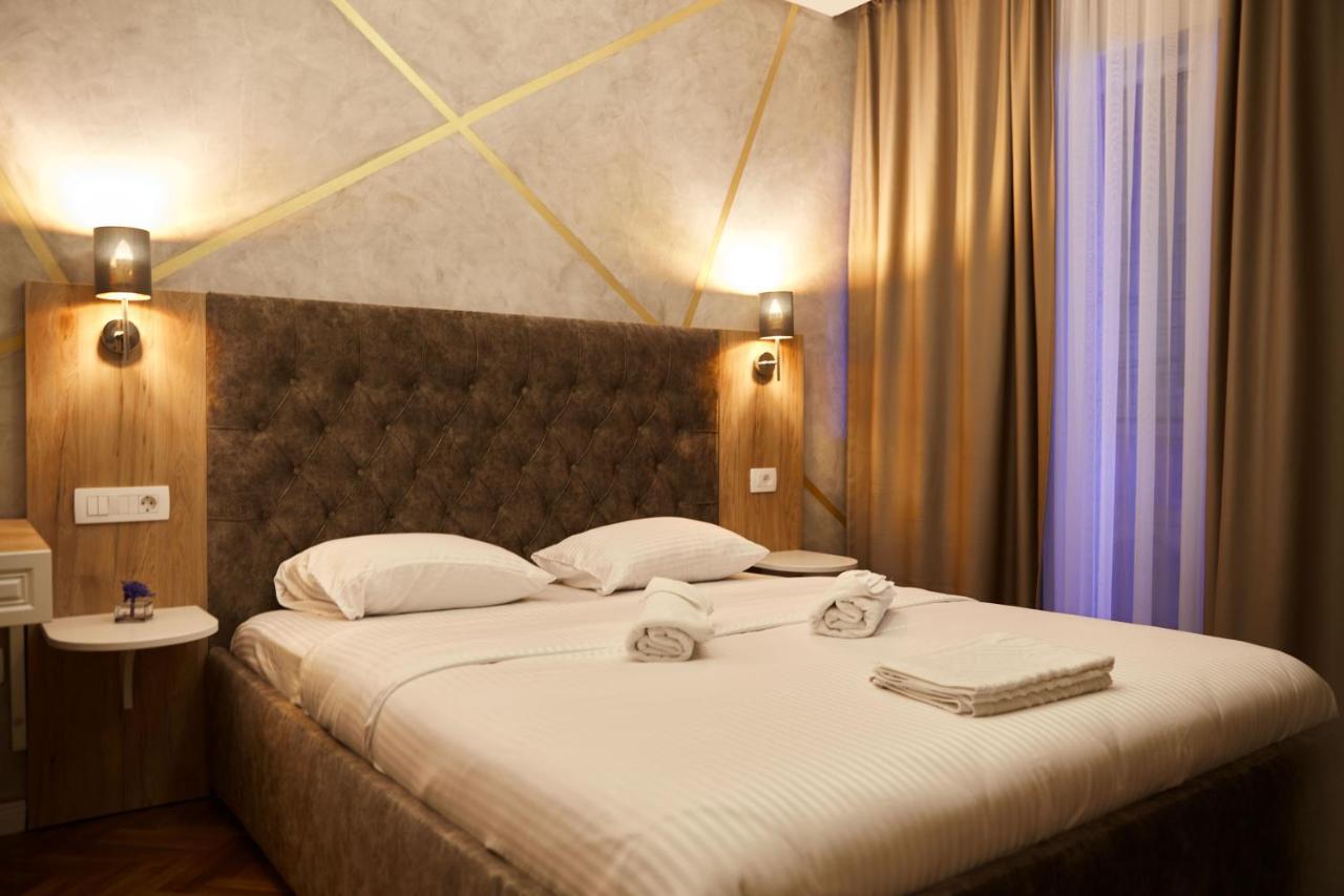 Amico Hotel Pristina Exterior photo